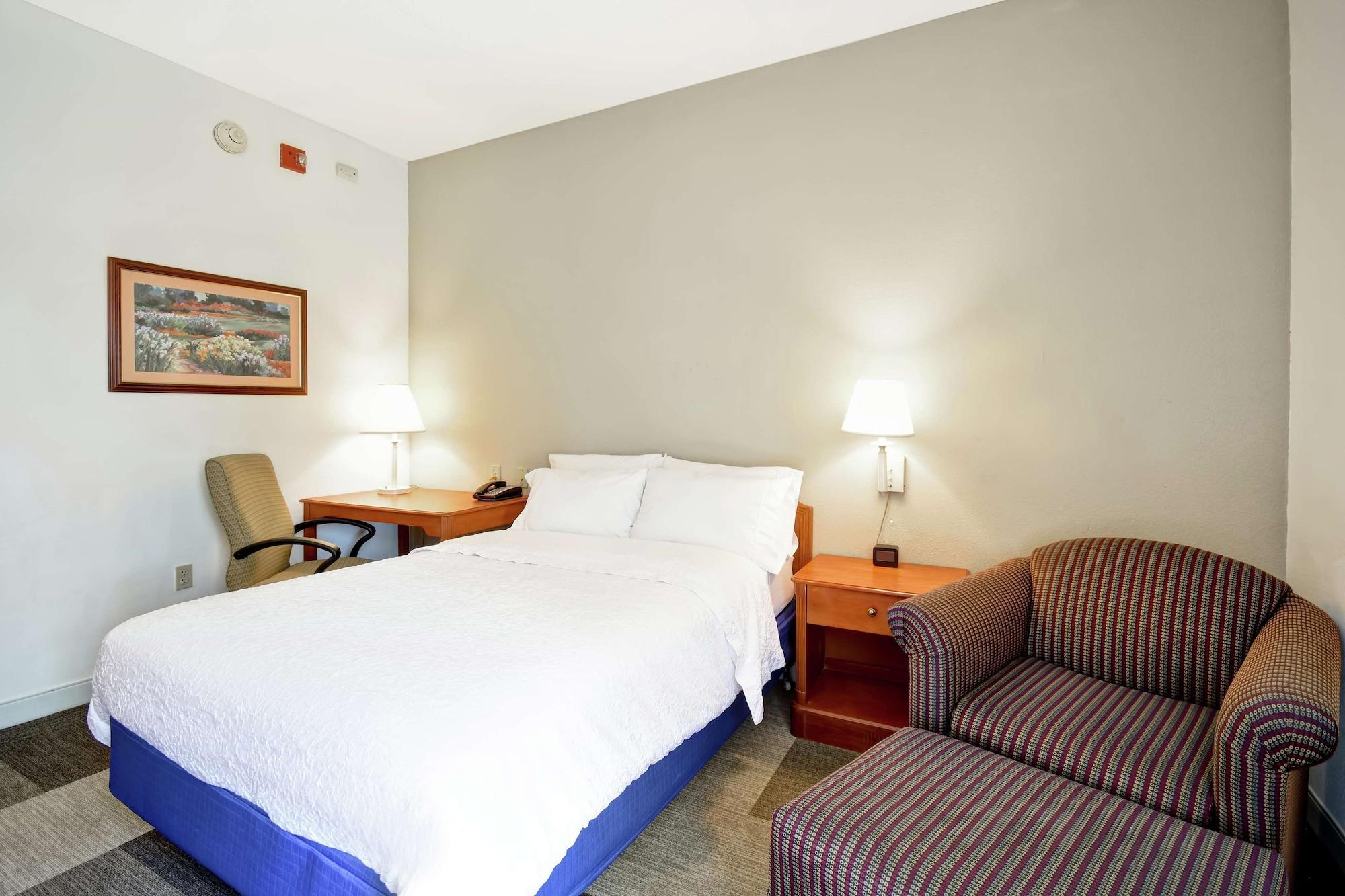 Comfort Inn & Suites Mt. Holly - Westampton Экстерьер фото