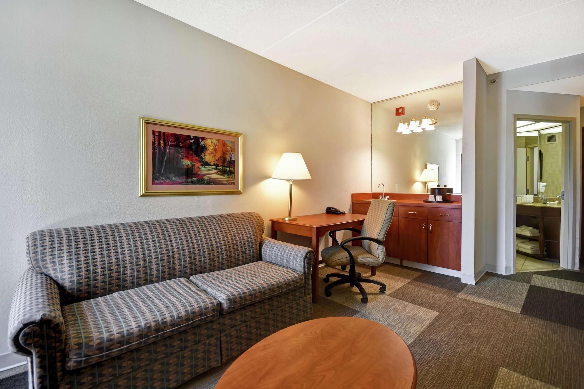 Comfort Inn & Suites Mt. Holly - Westampton Экстерьер фото