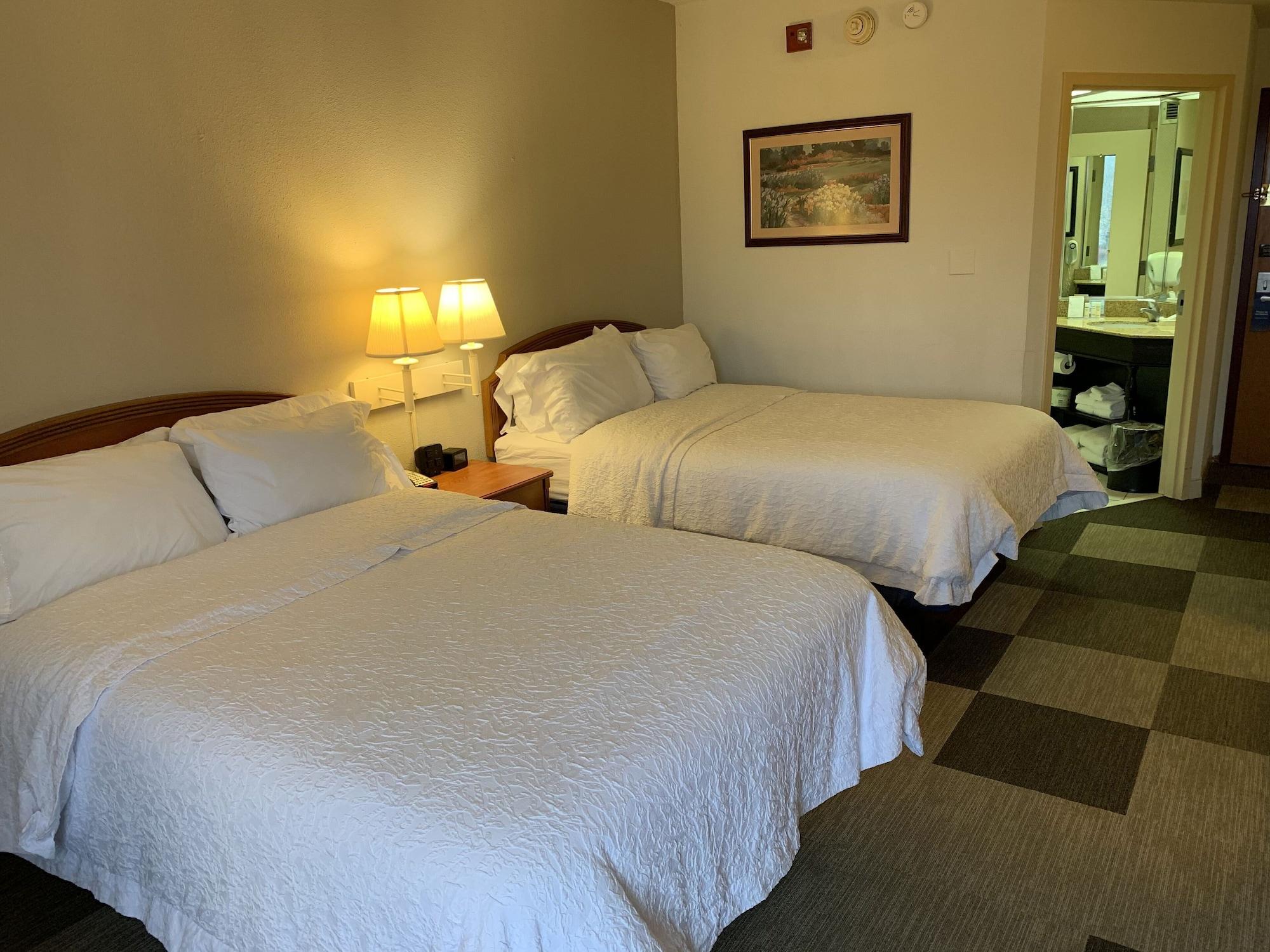 Comfort Inn & Suites Mt. Holly - Westampton Экстерьер фото