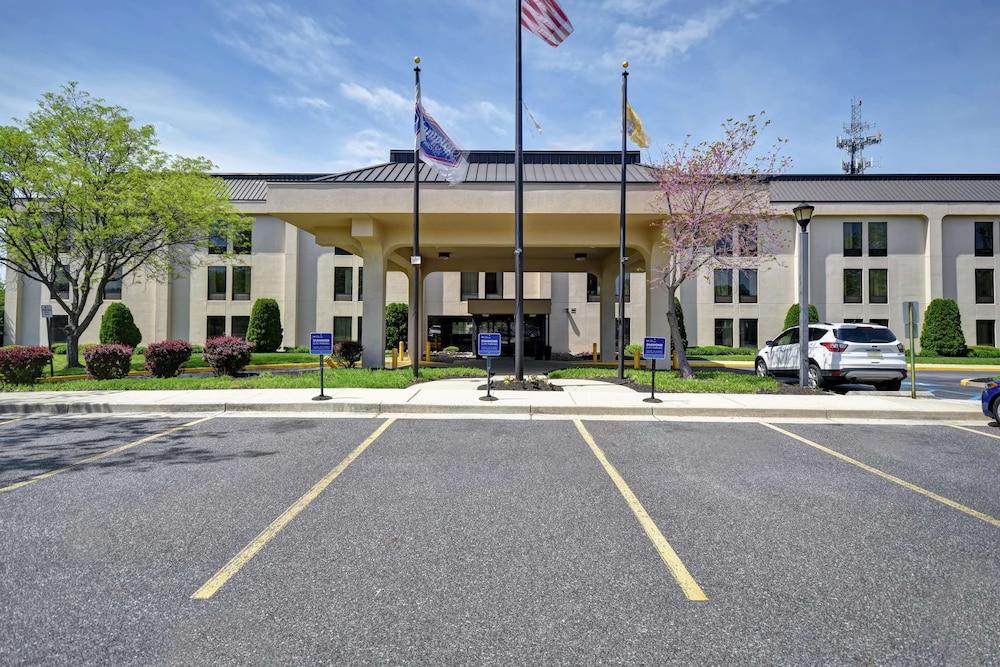 Comfort Inn & Suites Mt. Holly - Westampton Экстерьер фото